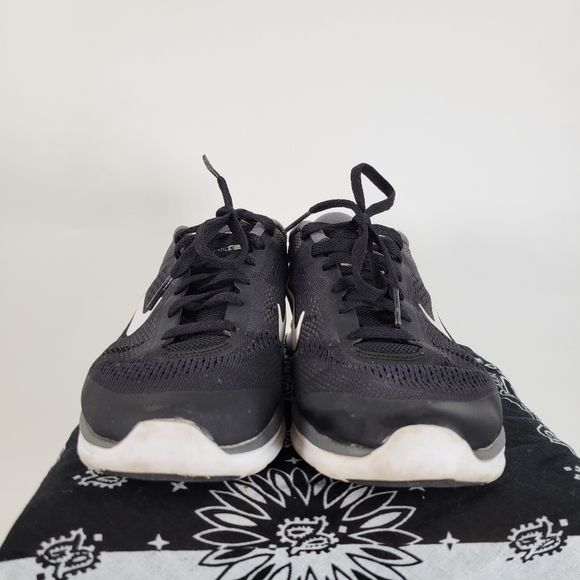 Nike training shoes black white 6.5US - Picture 5 of 9